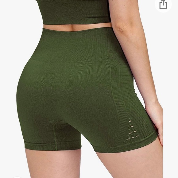 New Gorgeous Green Seamless Shorts - Picture 3 of 6
